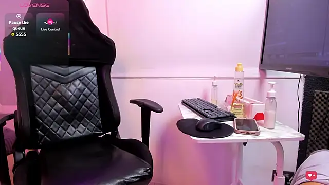 Snapshot of Bella_Miller1_ chatting on February 2026 07:56:02 PM Bella Miller1 online show from February 2026 07:56:02 PM