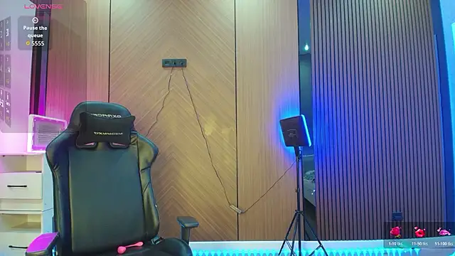 Snapshot of dionlee9 chatting on February 2026 04:30:01 PM dionlee9 online show from February 2026 04:30:01 PM