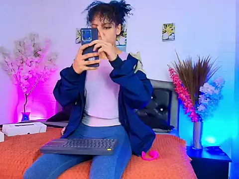 HannahBlue  online show from February 2026 12:20:01 PM