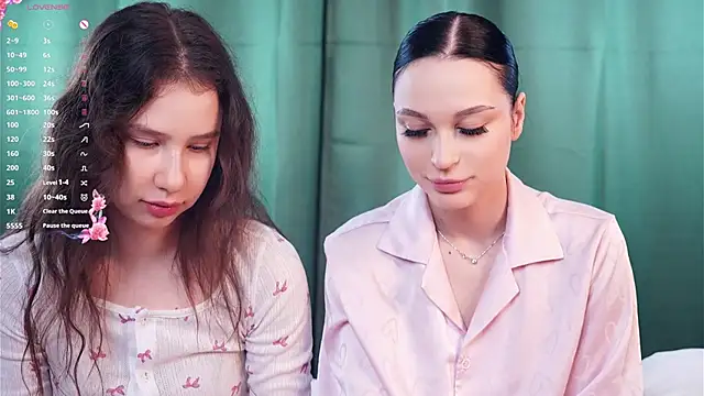 Snapshot of ZofiaSoshnik chatting on February 2026 07:45:02 AM ZofiaSoshnik online show from February 2026 07:45:02 AM