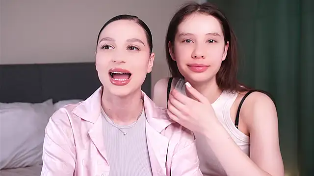 Snapshot of ZofiaSoshnik chatting on February 2026 07:05:01 AM ZofiaSoshnik online show from February 2026 07:05:01 AM