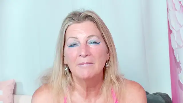 Snapshot of SweetAsHoneyWet4U chatting on June 2026 01:36:01 PM SweetAsHoneyWet4U online show from June 2026 01:36:01 PM