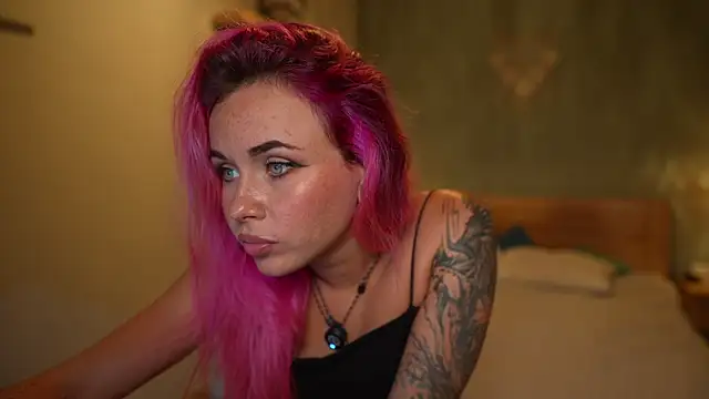 Snapshot of Sarah_Pink chatting on November 2025 01:21:02 PM Sarah Pink online show from November 2025 01:21:02 PM