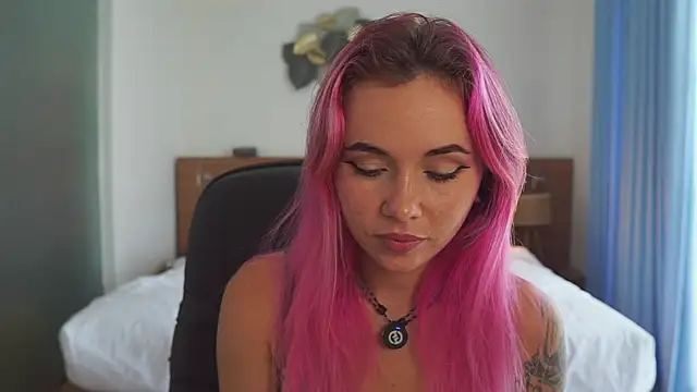 Snapshot of Sarah_Pink chatting on December 2025 02:28:02 AM Sarah Pink online show from December 2025 02:28:02 AM