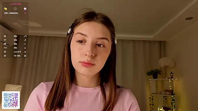 Snapshot of LeanneDinkle chatting on February 2026 04:43:02 AM LeanneDinkle online show from February 2026 04:43:02 AM