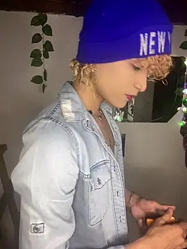 lucke collins22 online show from February 2026 07:03:02 AM