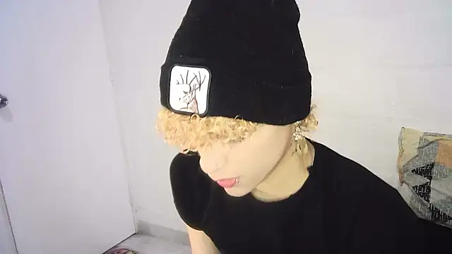 lucke collins22 online show from March 2026 08:10:02 AM