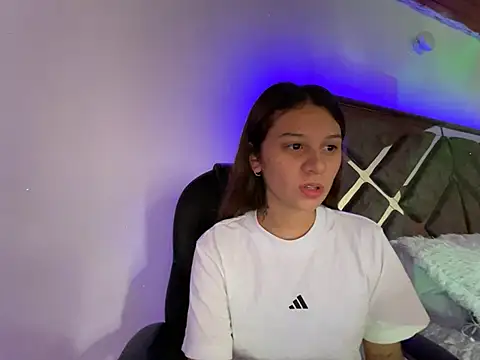 Snapshot of alison_parkerr26 chatting on February 2026 04:55:01 PM alison parkerr26 online show from February 2026 04:55:01 PM