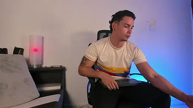 CRISTHIAN WOLF1 online show from July 2026 02:34:02 PM