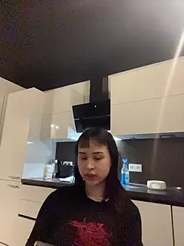 Just-Lilly online show from April 2026 03:06:01 PM