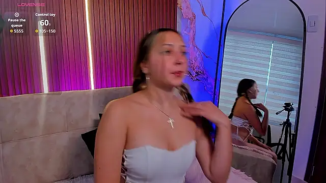 Giselle Laurens  online show from March 2026 02:22:02 PM