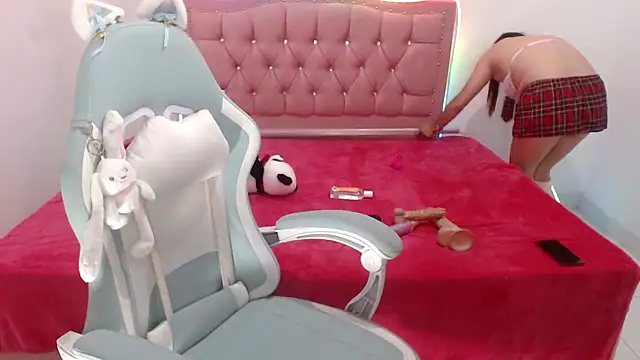 snowhot-69 online show from March 2026 12:37:01 AM