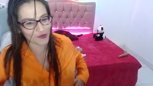 snowhot-69 online show from March 2026 12:43:01 AM