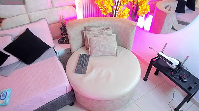 EmmaLovve online show from April 2026 02:26:02 AM