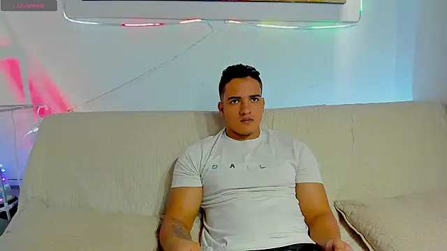 Snapshot of jhon_nicolas chatting on March 2026 07:43:02 PM jhon nicolas online show from March 2026 07:43:02 PM