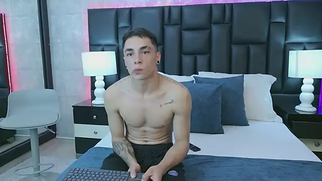 Snapshot of KarlaAndMike chatting on February 2026 04:45:01 AM KarlaAndMike online show from February 2026 04:45:01 AM