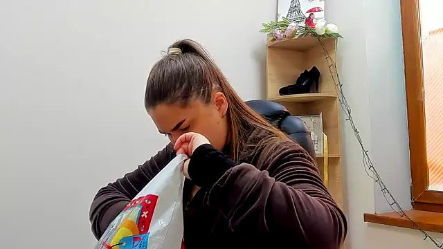 Snapshot of Maddinia chatting on February 2026 08:13:01 AM Maddinia online show from February 2026 08:13:01 AM