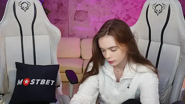 Snapshot of Zlata_Sky chatting on January 2025 11:29:01 PM Zlata Sky online show from January 2025 11:29:01 PM