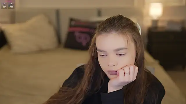 Snapshot of Zlata_Sky chatting on November 2025 03:46:01 PM Zlata Sky online show from November 2025 03:46:01 PM