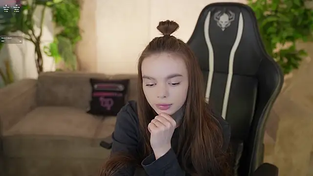 Snapshot of Zlata_Sky chatting on December 2025 07:53:02 PM Zlata Sky online show from December 2025 07:53:02 PM