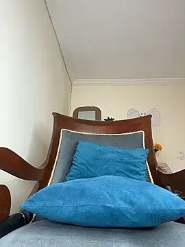 LilaRvsh online show from April 2026 06:12:02 PM