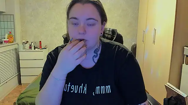 Snapshot of katya_idinax chatting on February 2026 03:05:01 PM katya idinax online show from February 2026 03:05:01 PM