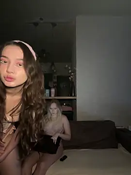 Snapshot of RollDollsi chatting on February 2026 06:09:01 AM RollDollsi online show from February 2026 06:09:01 AM