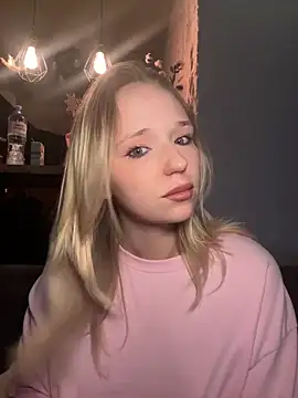 RollDollsi online show from March 2026 06:06:02 AM