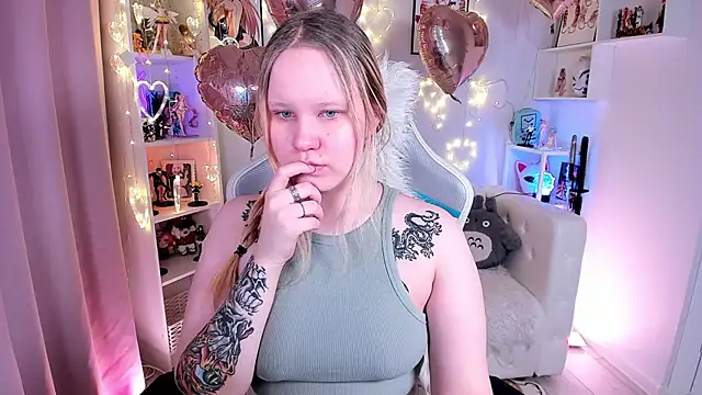 AnnieVibe online show from February 2026 05:27:01 PM