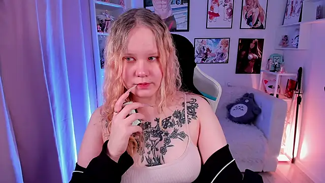 AnnieVibe online show from February 2026 05:33:01 PM