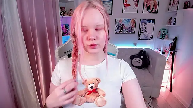 AnnieVibe online show from March 2026 05:40:01 PM