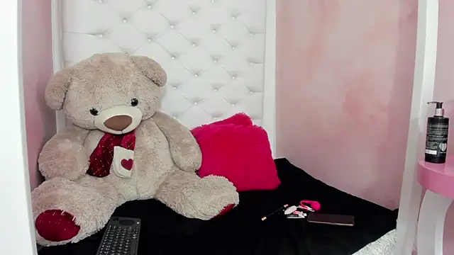 dirtyplayluna  online show from February 2026 12:43:02 PM