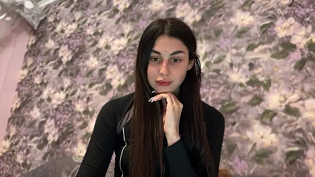 LiluMartiznir online show from April 2026 06:53:01 PM