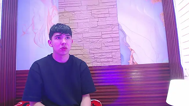 massimoferrera303av online show from February 2026 06:35:01 PM