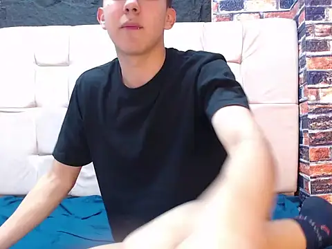 massimoferrera303av online show from February 2026 07:34:02 PM