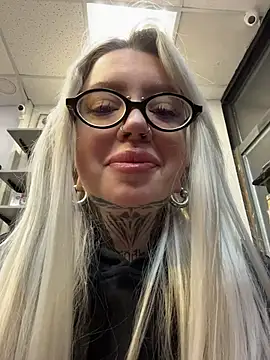 Snapshot of Chiibi chatting on February 2026 08:24:07 AM Chiibi online show from February 2026 08:24:07 AM