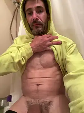 Snapshot of tommattsonn chatting on July 2026 04:04:01 AM tommattsonn online show from July 2026 04:04:01 AM
