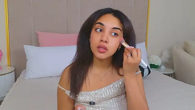 Snapshot of Luna_Cortier chatting on July 2026 05:21:01 AM Luna Cortier online show from July 2026 05:21:01 AM