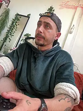 Piratee666 online show from April 2026 06:41:02 AM