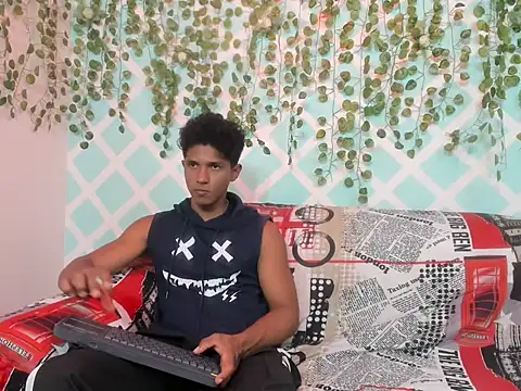 Yoel hot2004 online show from April 2026 07:58:01 PM