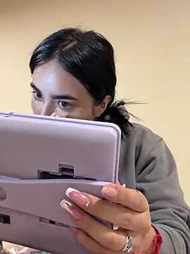 Sara Fernandez  online show from March 2026 02:23:01 PM