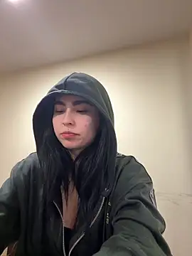 Sara Fernandez  online show from April 2026 01:58:02 PM