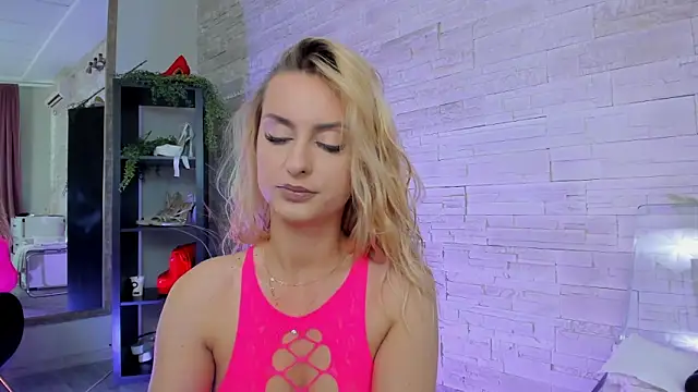 Snapshot of Ivorym00n chatting on May 2026 05:14:01 AM Ivorym00n online show from May 2026 05:14:01 AM