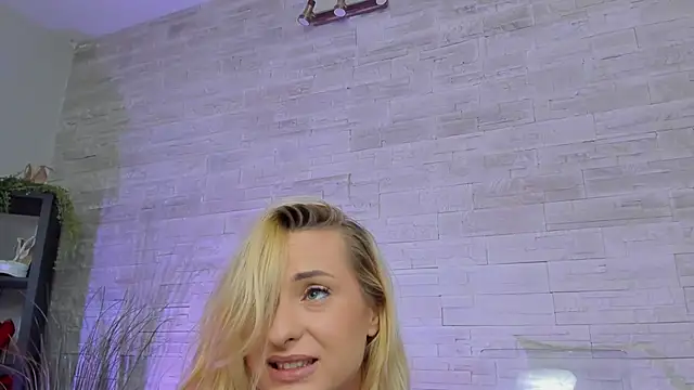Snapshot of Ivorym00n chatting on May 2026 05:36:02 AM Ivorym00n online show from May 2026 05:36:02 AM