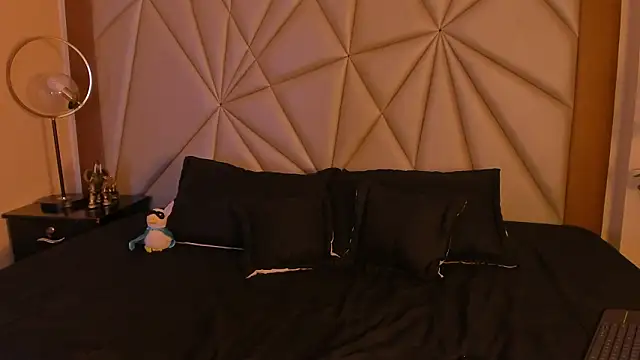 valenssio moretti online show from March 2026 03:34:02 AM