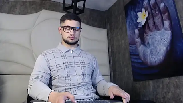 valenssio moretti online show from April 2026 03:39:01 AM