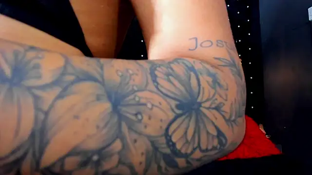 MiaWolton online show from April 2026 07:17:02 PM