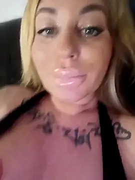 MiaMooly online show from March 2026 04:21:02 PM