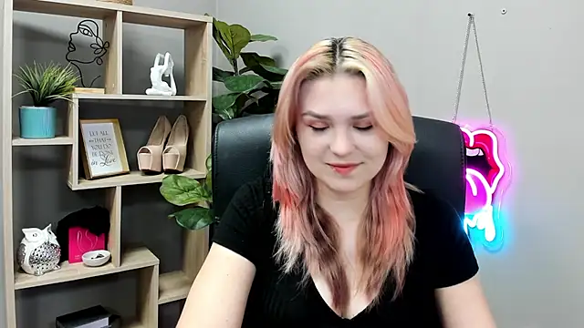 SweetLilyxo online show from July 2026 06:41:01 AM