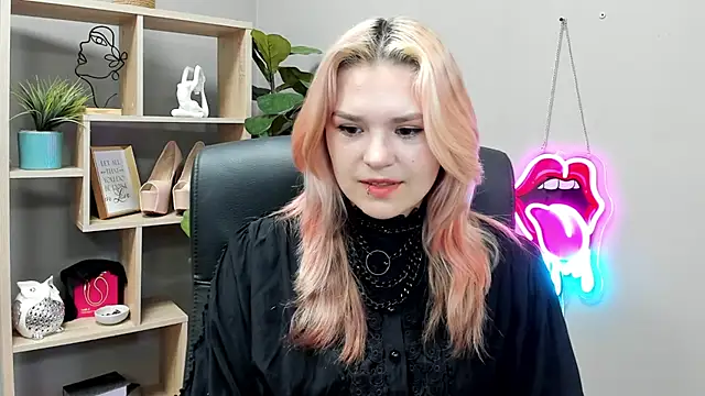 SweetLilyxo online show from July 2026 07:05:02 AM